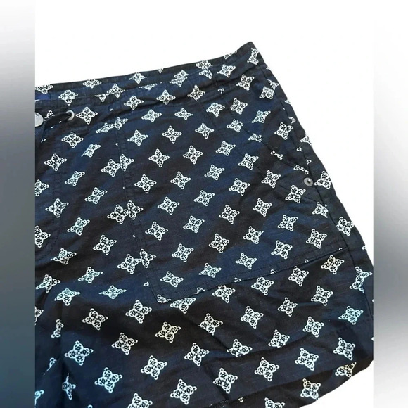 Gap Women's Black Print Chino Shorts Linen blend drawstring and pockets size 18 - Picture 2 of 6